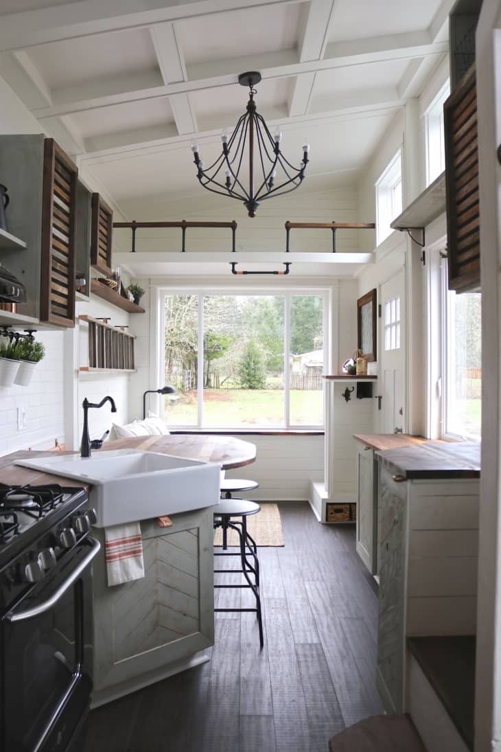 10 of the Most Popular Farmhouse Kitchens on Apartment Therapy The Kitchn