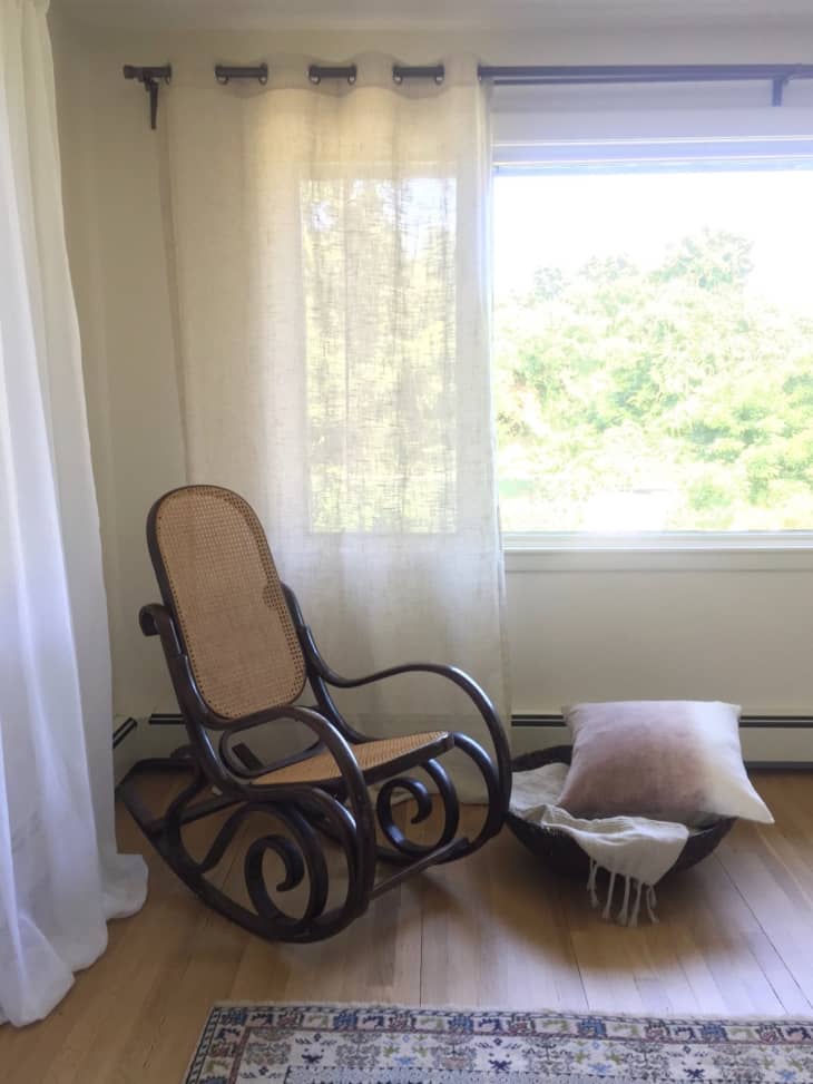 What Should You Do With Throw Pillows When You Sleep? Apartment Therapy