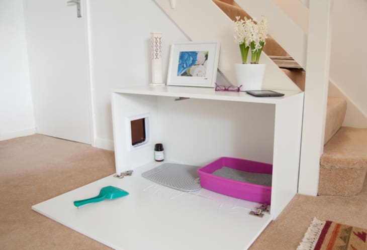 Hide away outlet litter box