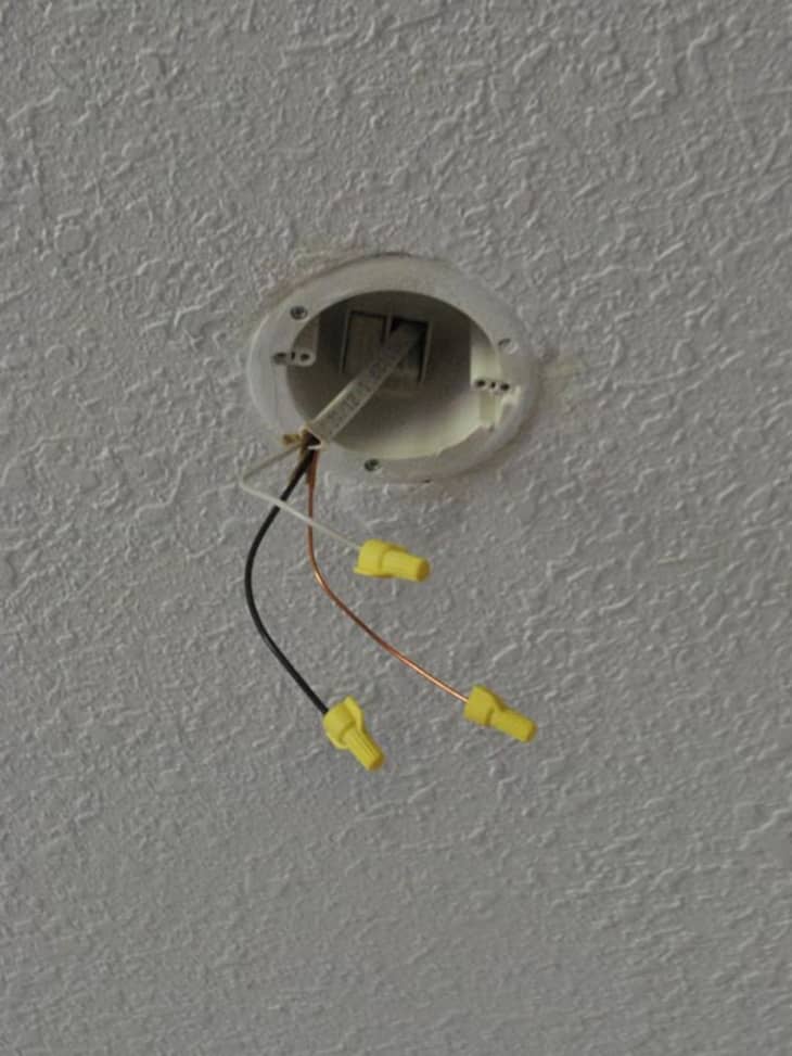 Installing store ceiling light