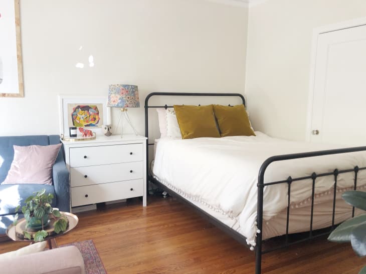 How to Separate Living and Sleeping Spaces in a Studio Apartment