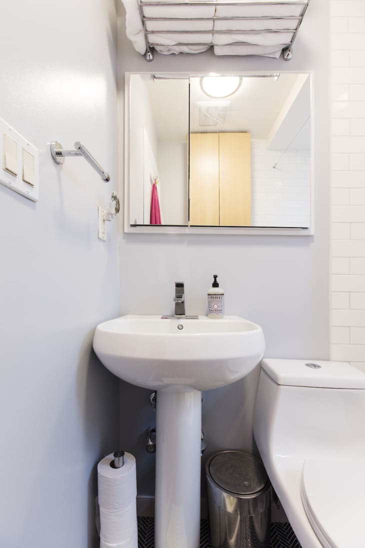 Before & After: A Dark ’80s Bathroom Brightens Up | Apartment Therapy