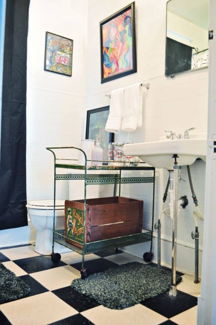 20 Reversible Ideas to Overhaul Your Rental Bathroom NOW Apartment