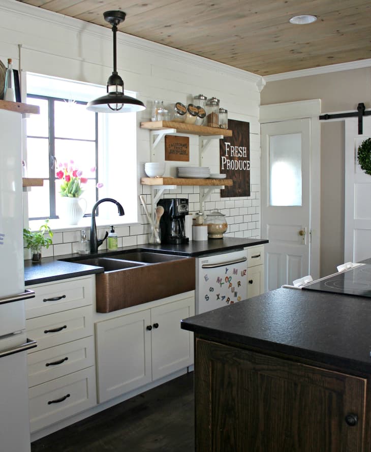 Before & After: A Dated Kitchen Gets a Delightful Farmhouse Style Look ...