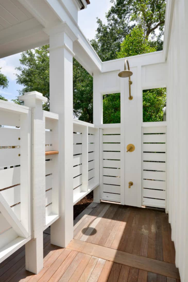 21 Refreshingly Beautiful Outdoor Showers I Bet Youd Love To Step Into Apartment Therapy 