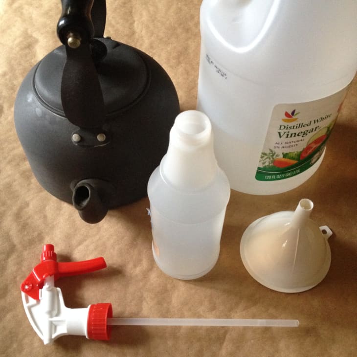 Easy & All Natural Wallpaper Removal Tip Use Vinegar and Hot Water