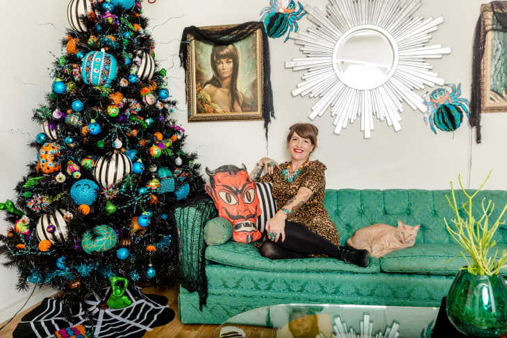 Jen Perkins' Halloween Decorated Austin Home | Apartment Therapy