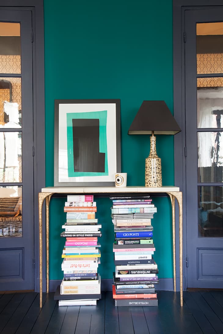 Small Apartment Books: Maximizing Space and Style