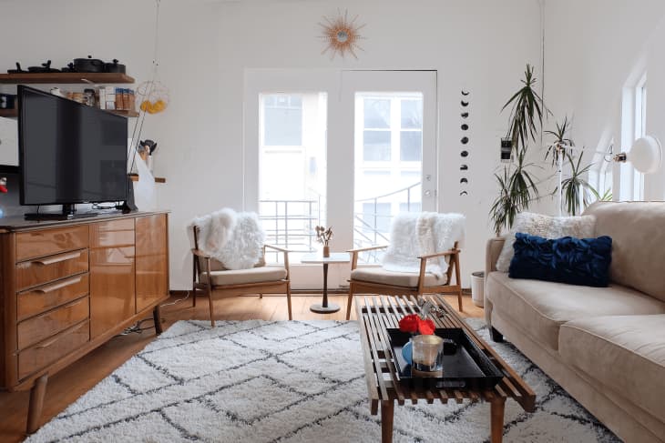 House Tour: A Chicago Rental Filled With Repurposed Items | Apartment ...