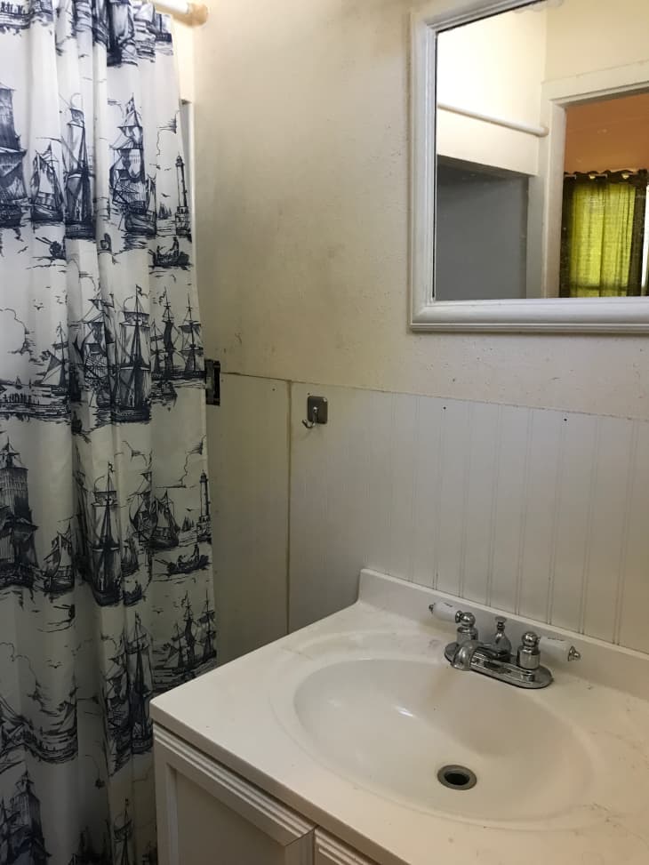 Before: A Budget Rental Bathroom Makeover Under $500 | Apartment Therapy