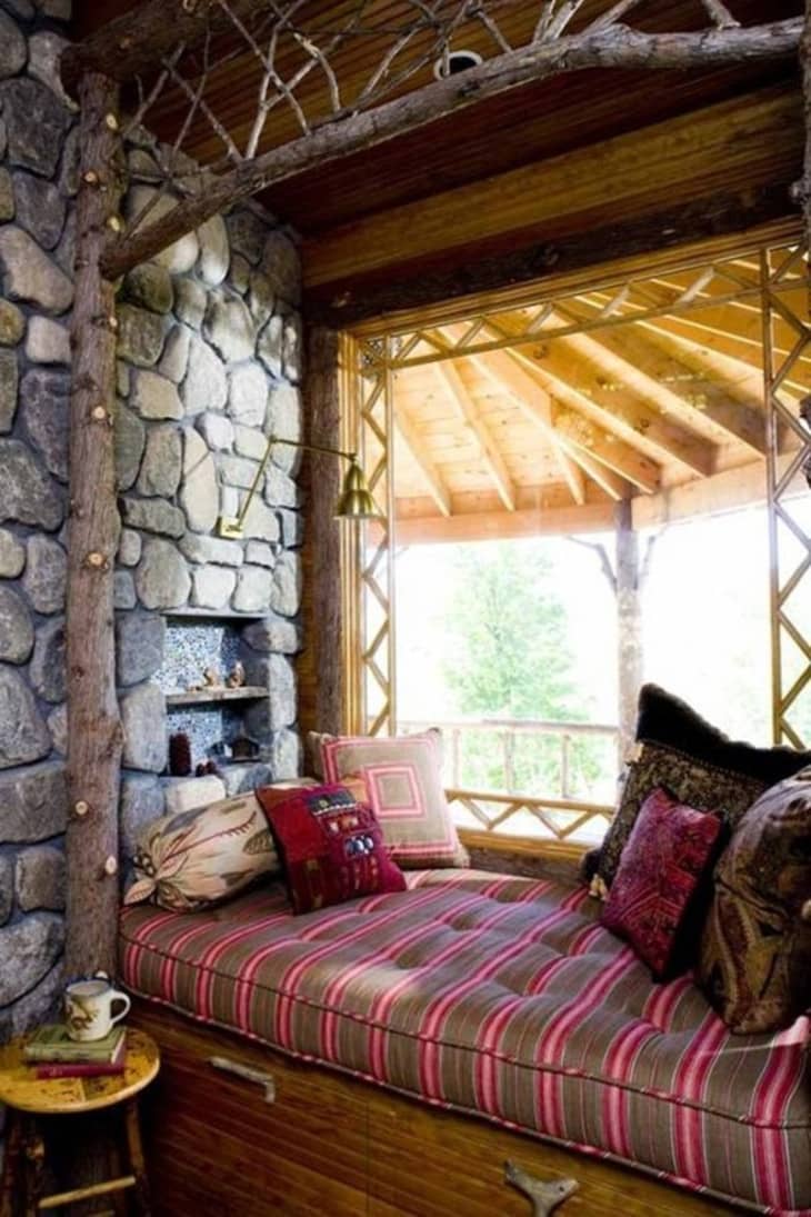 16 Cozy Reading Nooks and Window Seats Apartment Therapy