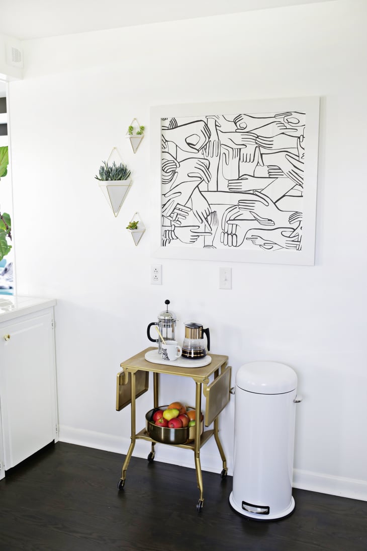 Renter-Friendly Ideas for Using Removable Wallpaper | Apartment Therapy