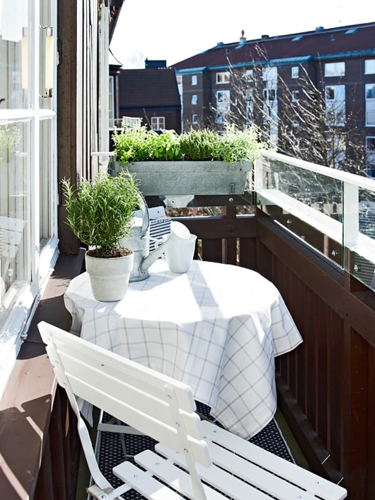 The Great Outdoors, Small Space Style: 10 Beautiful, Tiny Balconies ...