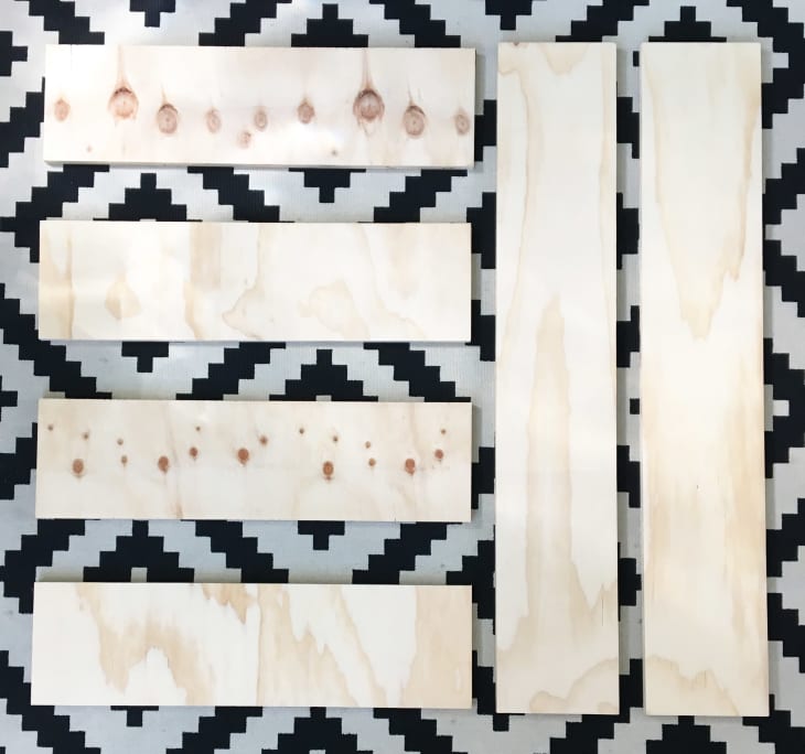 How To Customize Bookshelves With Diagonal Shelf Inserts: Tutorial ...