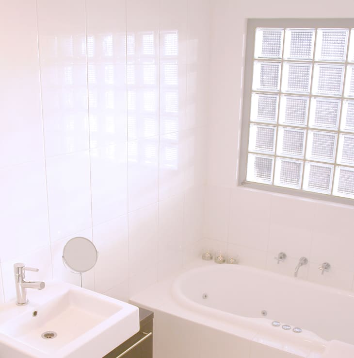 Glass Blocks Are the 80s Trend That Real Estate Agents Love Seeing Apartment Therapy