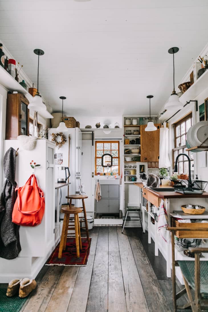 Autumn Small Apartment: Cozy and Inviting