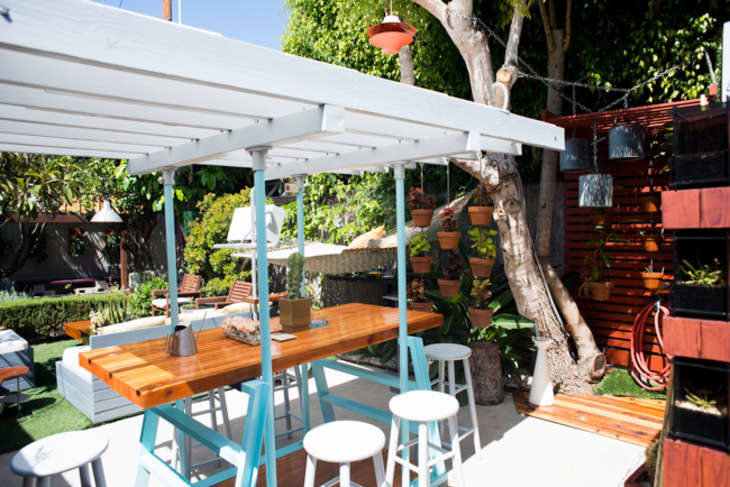 21 Outdoor Kitchen Ideas (With Photos of Inspiring Spaces) | Apartment ...