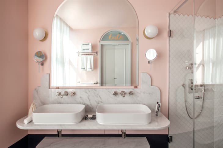 Memphis Design Bathroom Style + Inspiration - E01b5c3c80a08bDa3f32afa4a2b95a9b6a37caab