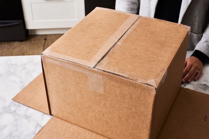 How to Tape Moving Boxes According to a Professional Mover