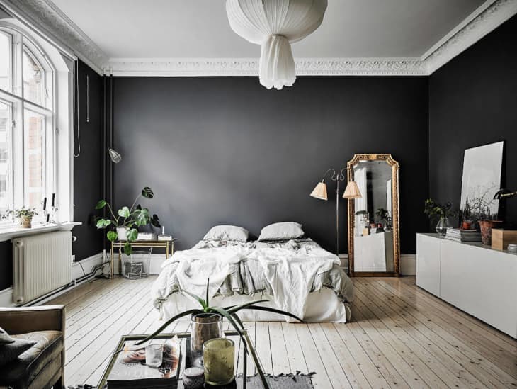 High Contrast: Rooms With Dark Walls & Light Floors | Apartment Therapy