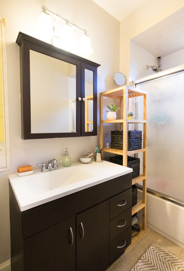 20 Reversible Ideas to Overhaul Your Rental Bathroom NOW Apartment