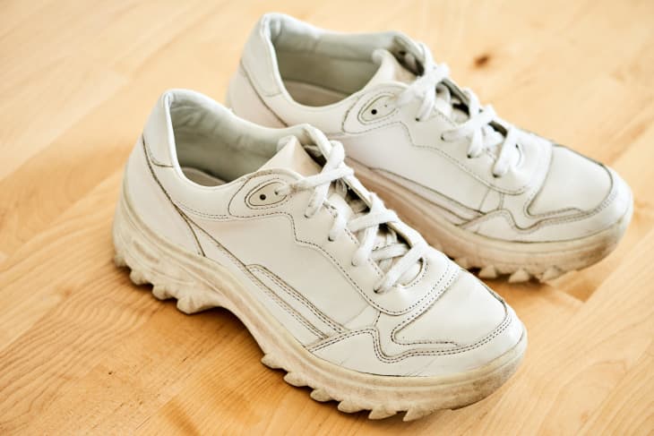 How to clean clearance white shoes with peroxide