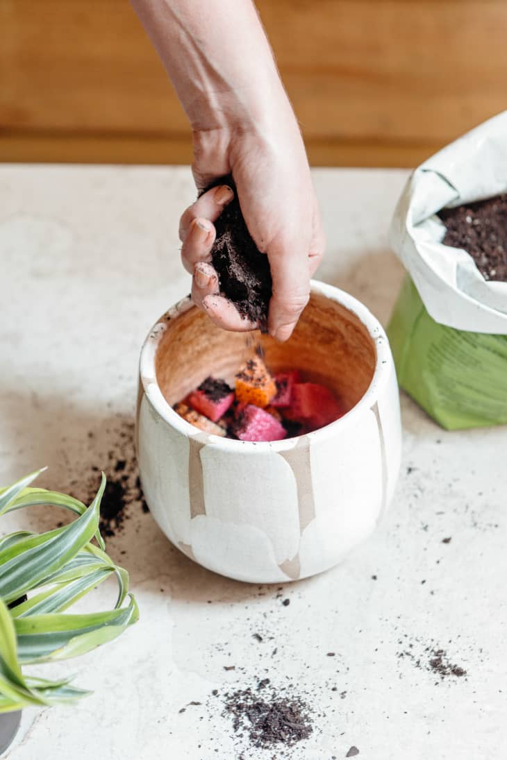 Use a Pool Noodle for Drainage in a Plant Pot Without Holes Apartment