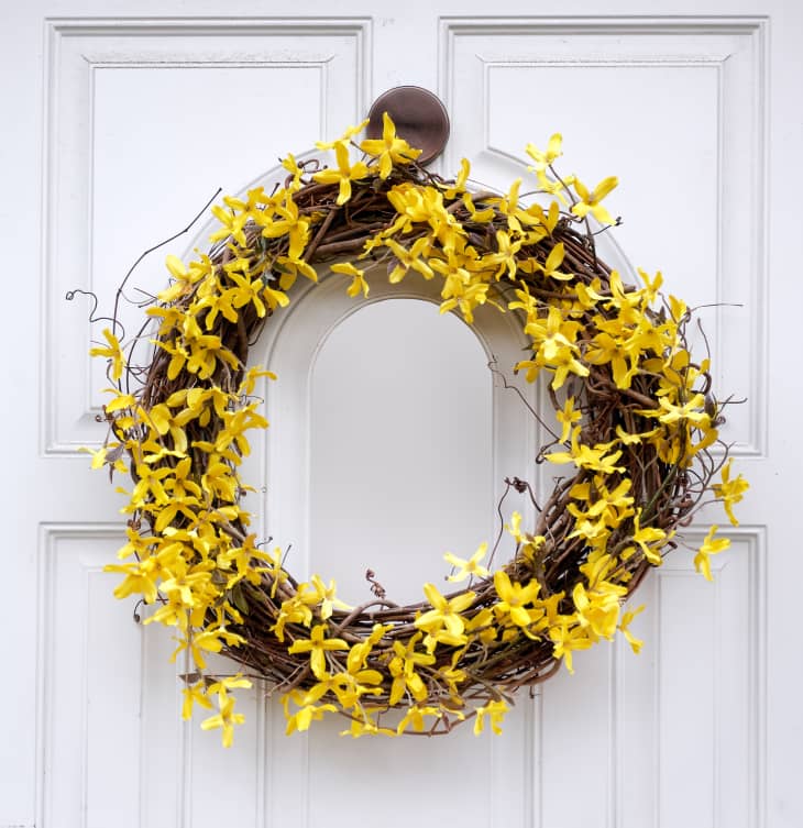 How to Hang a Wreath on Any Surface | Apartment Therapy