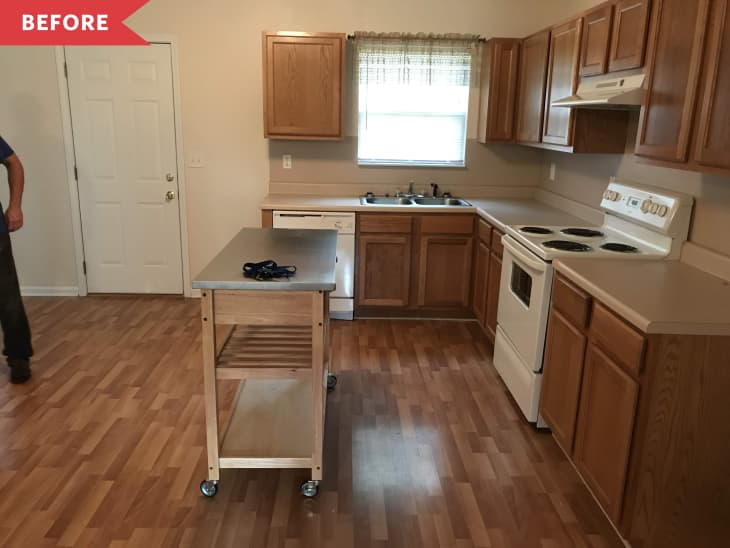 The 7 Best Builder-Grade Kitchen Makeovers from Apartment Therapy | The ...
