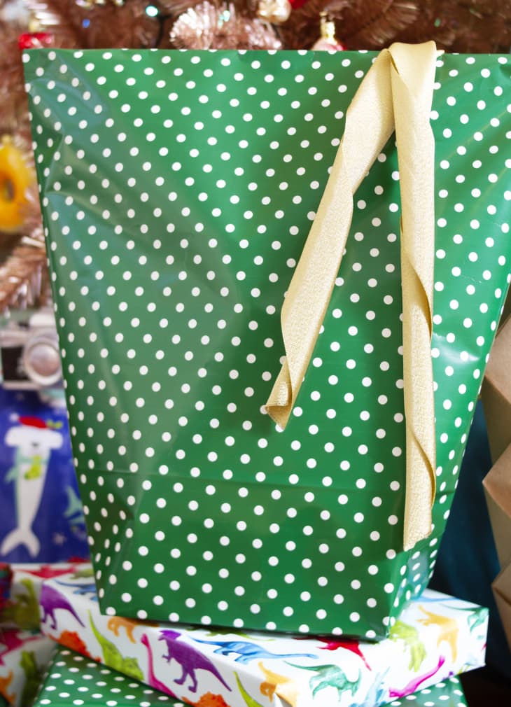 How to Wrap Oddly Shaped Gifts | Apartment Therapy