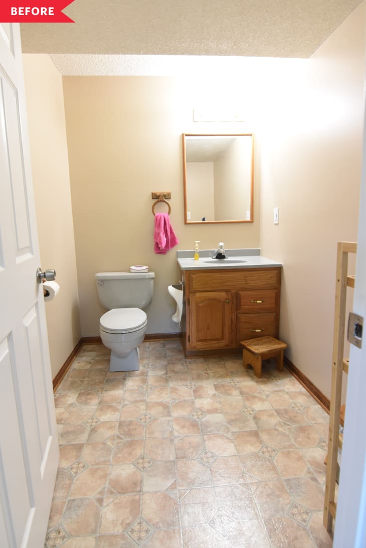 bathroom with tan walls