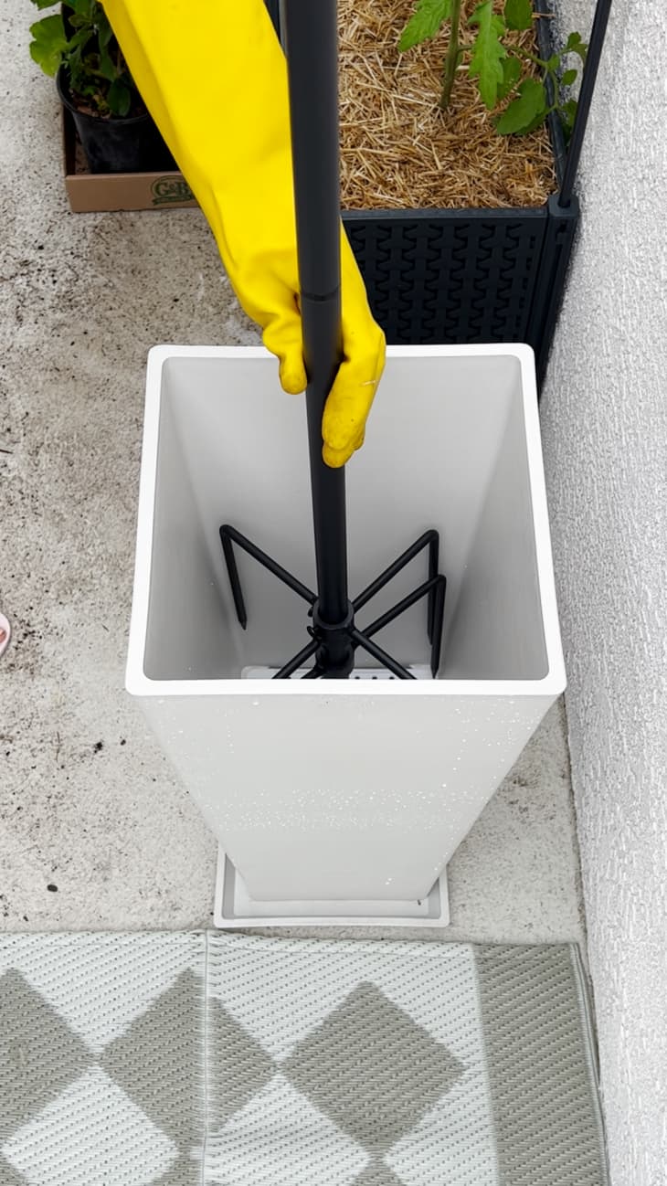 Flower pot string light pole top