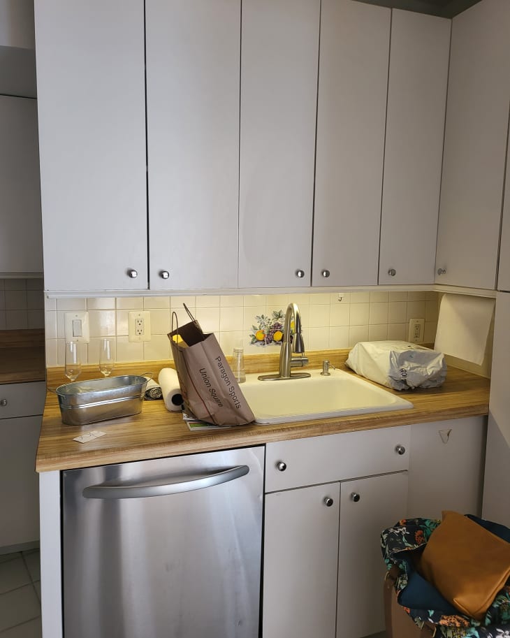 Image showcasing I Love the Pole Wrap Backsplash in This Kitchen Makeover | Apartment ...