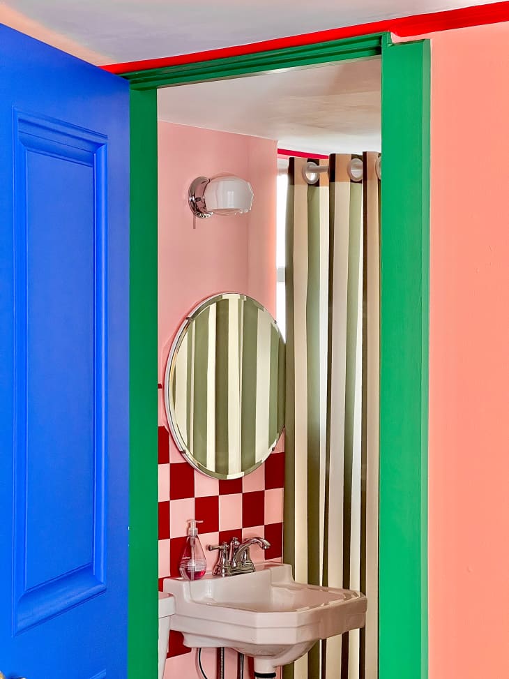 This $800 Bathroom Makeover Is “Dopamine Decor” at Its Best | Apartment ...