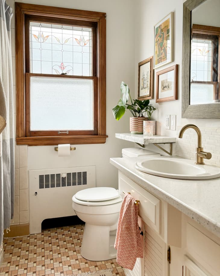 A Budget Bathroom Makeover Fakes the Look of Stained Glass | Apartment ...