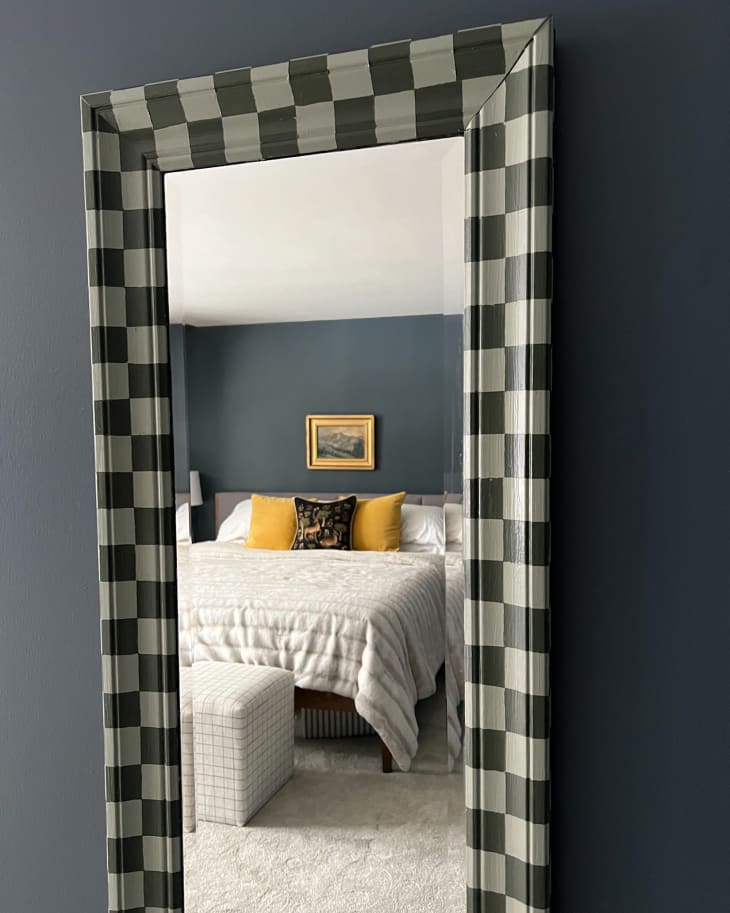 See a “Blah” Brown Mirror Become a Statement Piece for $12 | Apartment ...