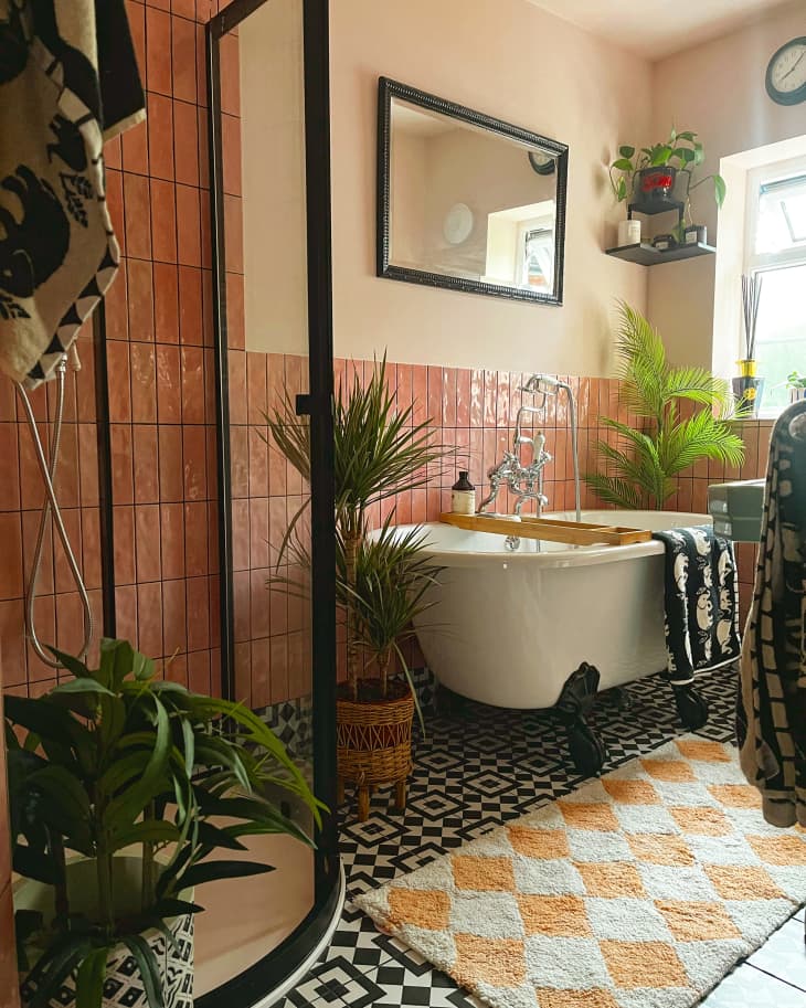 A “Tired” 1980s Bathroom Gets a Vintage-Inspired Makeover | Apartment ...