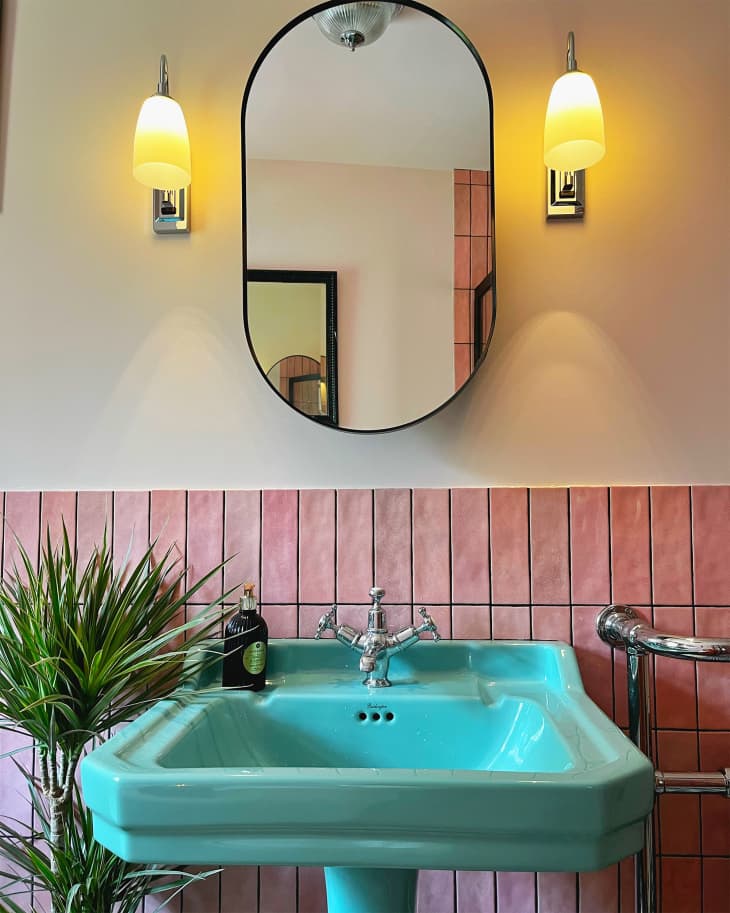 A “Tired” 1980s Bathroom Gets a Vintage-Inspired Makeover | Apartment ...