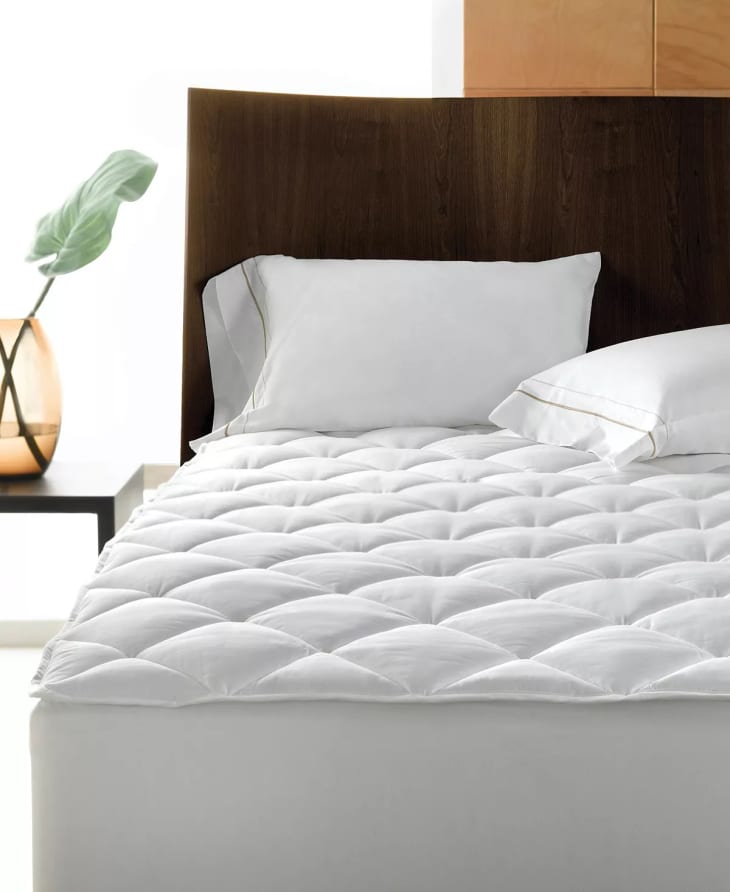 What Makes Macy's Hotel Collection Mattress Pad a "Fabulous Deal