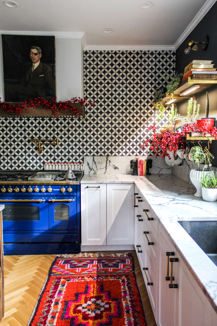 10 Corner Kitchen Cabinet Ideas - How to Maximize a Kitchen Corner ...