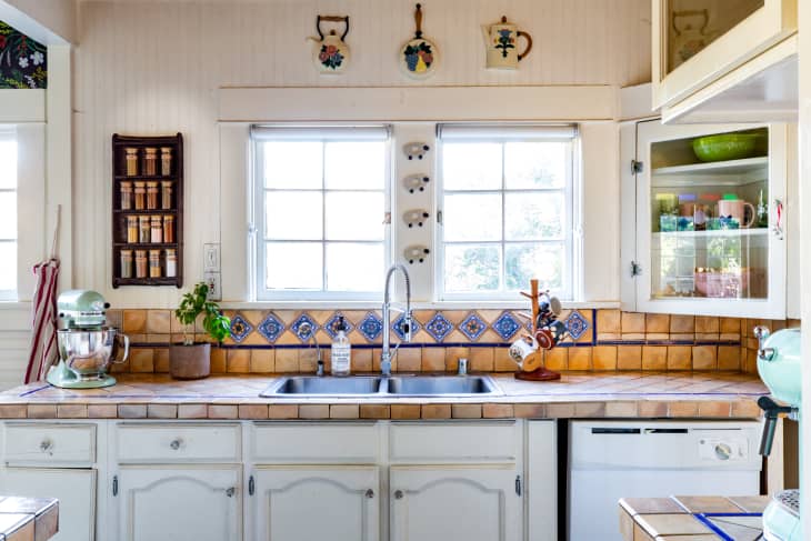 15 Ways to Organize Kitchens Without Cabinets | Apartment Therapy