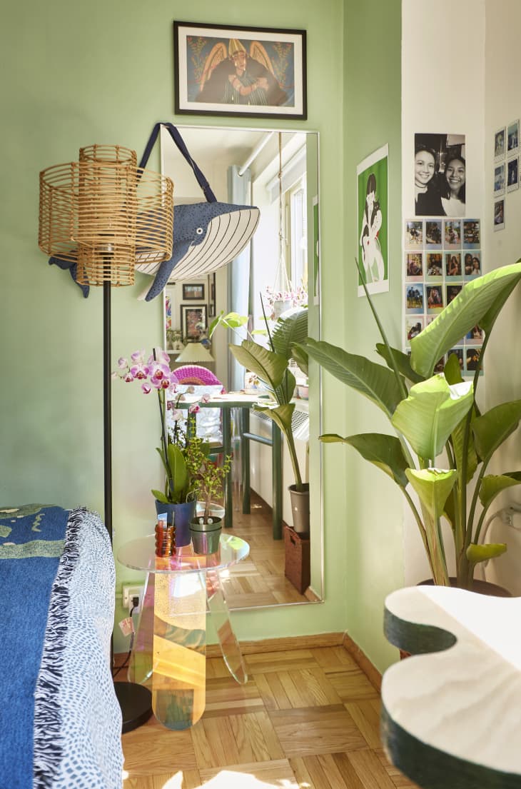 Illustrator Small Space NYC Rental Photos | Apartment Therapy