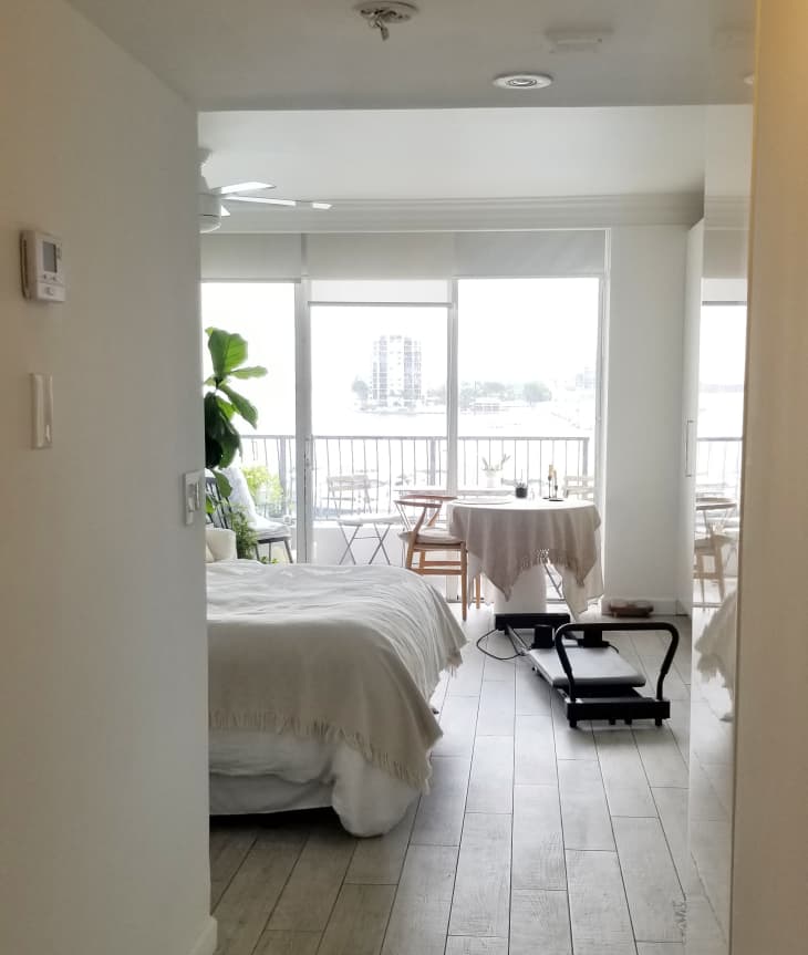 A 370-Square-Foot Miami Studio Feels Much Larger Thanks to Mirrors ...