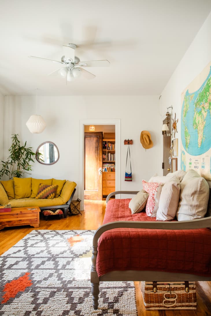 460-Square-Foot Triangle-Shaped Chicago Studio Apartment Photos ...