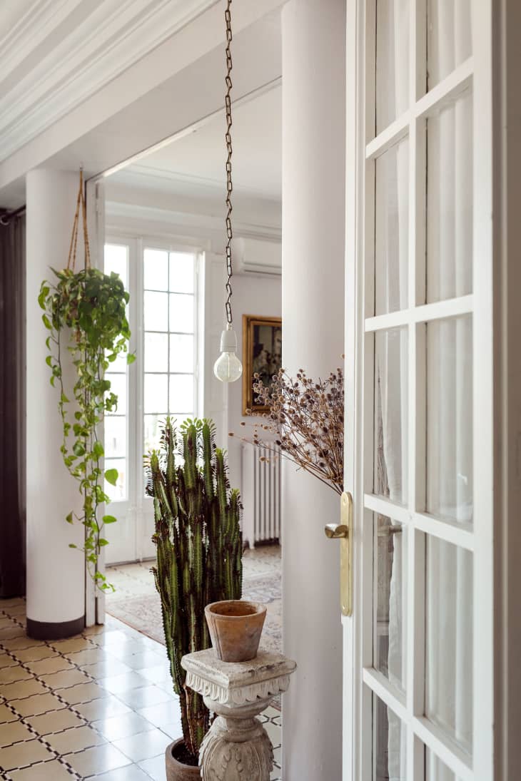 Tour an Interior Designer’s Simply Stunning Barcelona Home | Apartment ...