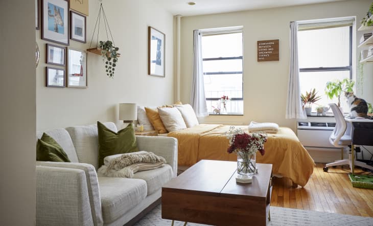 300-Square-Foot NYC Studio With Smart Small-Space Living Hacks ...