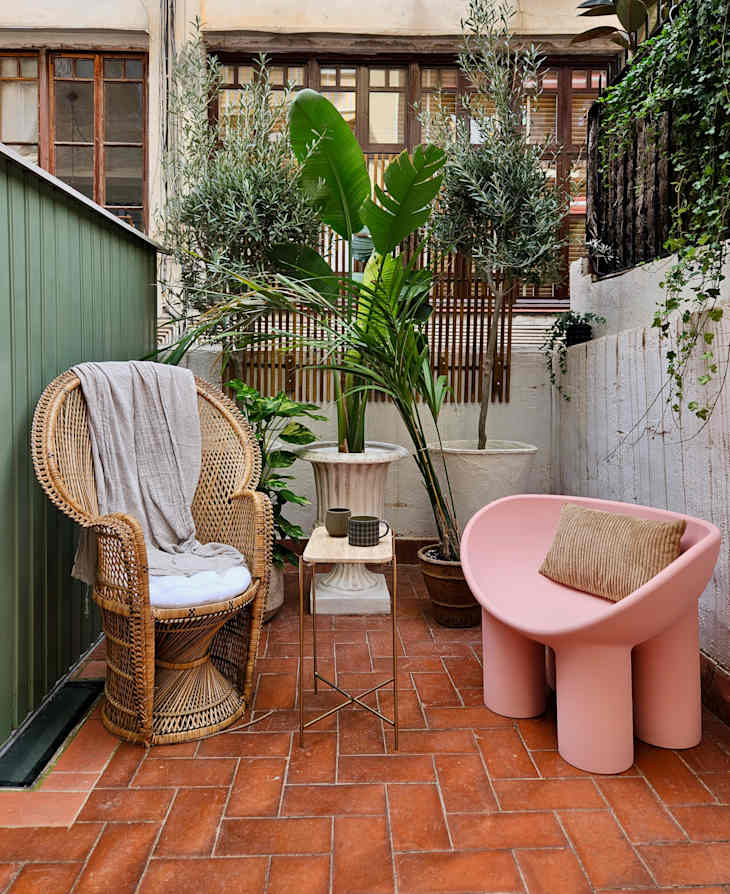 4 Smart Deck Furniture Layout Ideas, According to Designers | Apartment ...