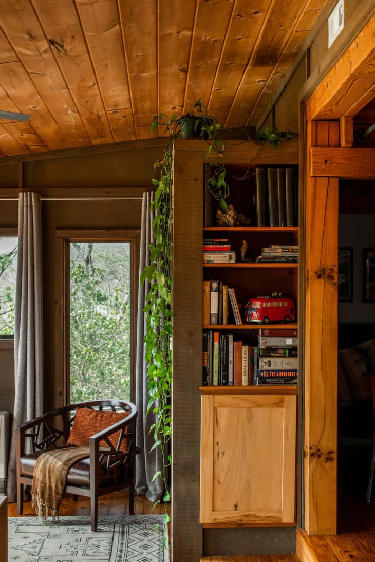 Curated visual reference: Photos Of This Off Grid Cabin Will Have You Craving Photo Inspiration