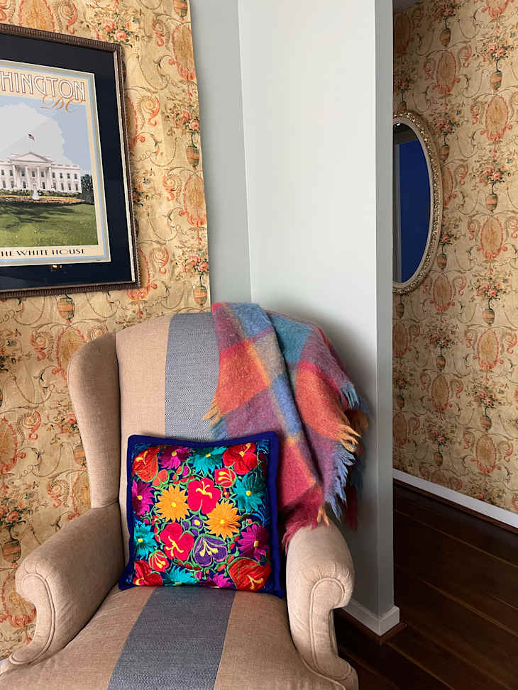 See Inside a Chicago Rental Apartment With Bold Blue Bedroom ...