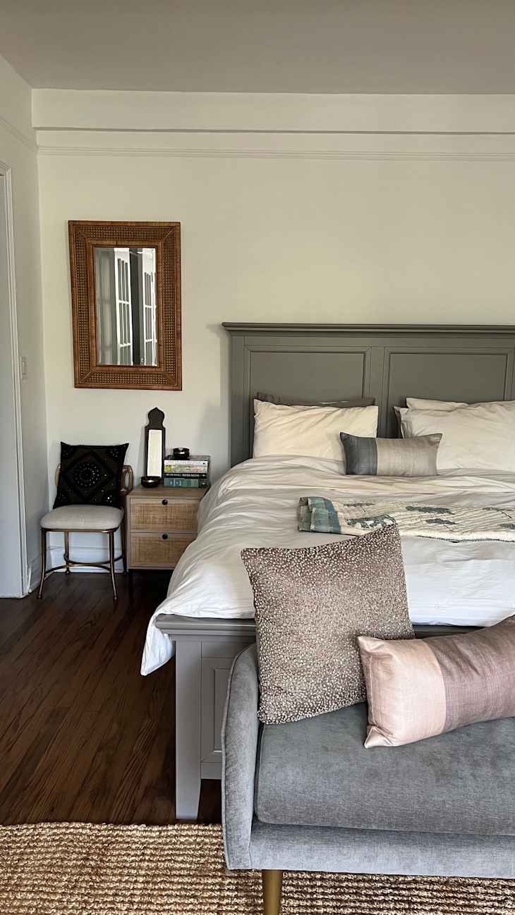 See Inside a Small NYC Studio Turned Cozy, Colorful Oasis | Apartment ...
